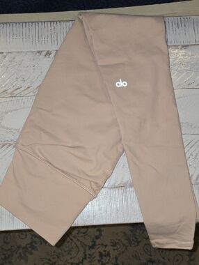 ALO Yoga High-Rise Leggings in Light Nude/blush